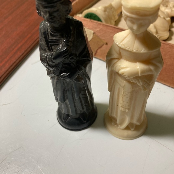 Vintage Renaissance Chessmen Set 1959 - Picture 3 of 8